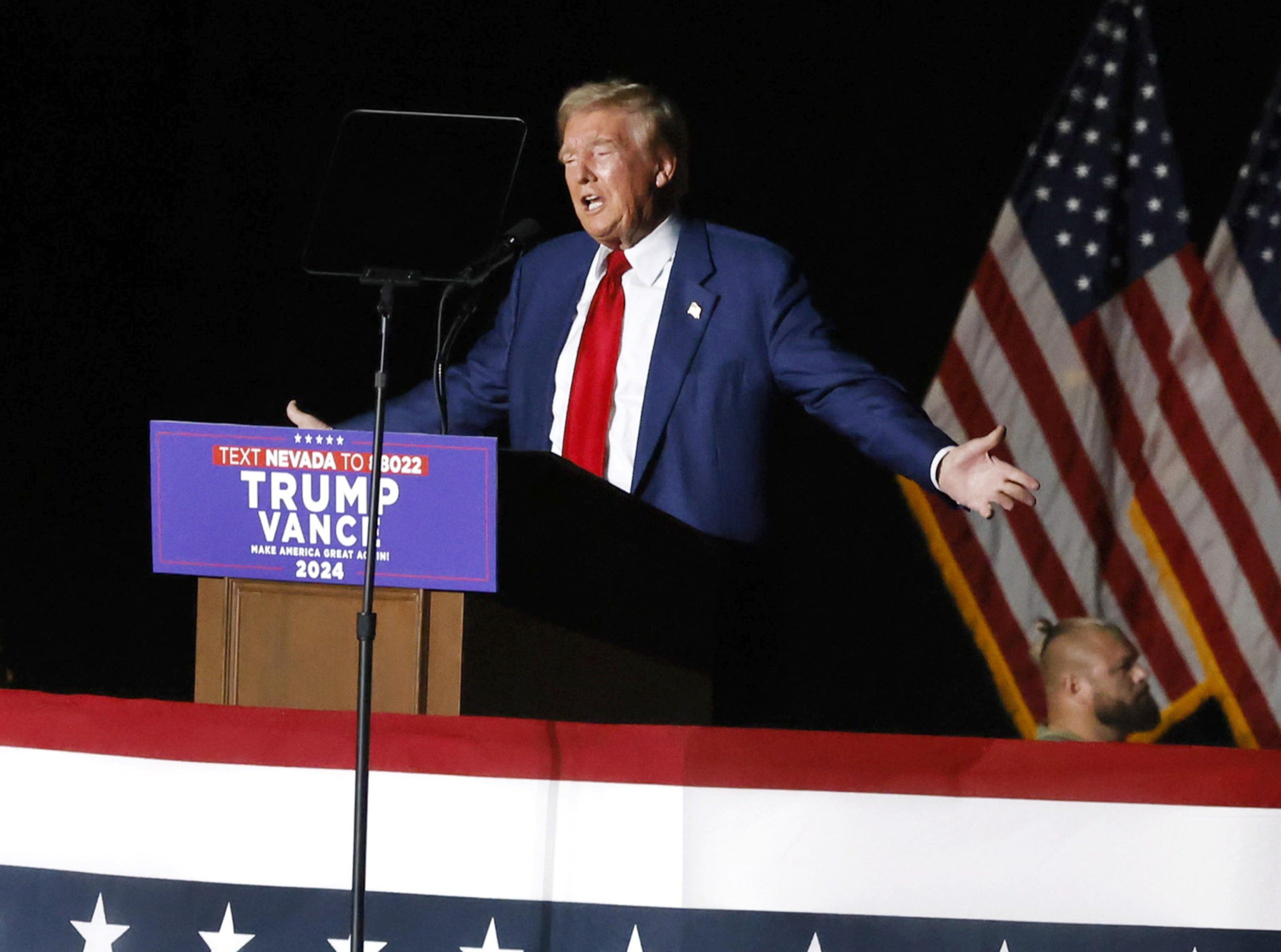 Spari vicino a Donald Trump Spari vicino a Donald Trump