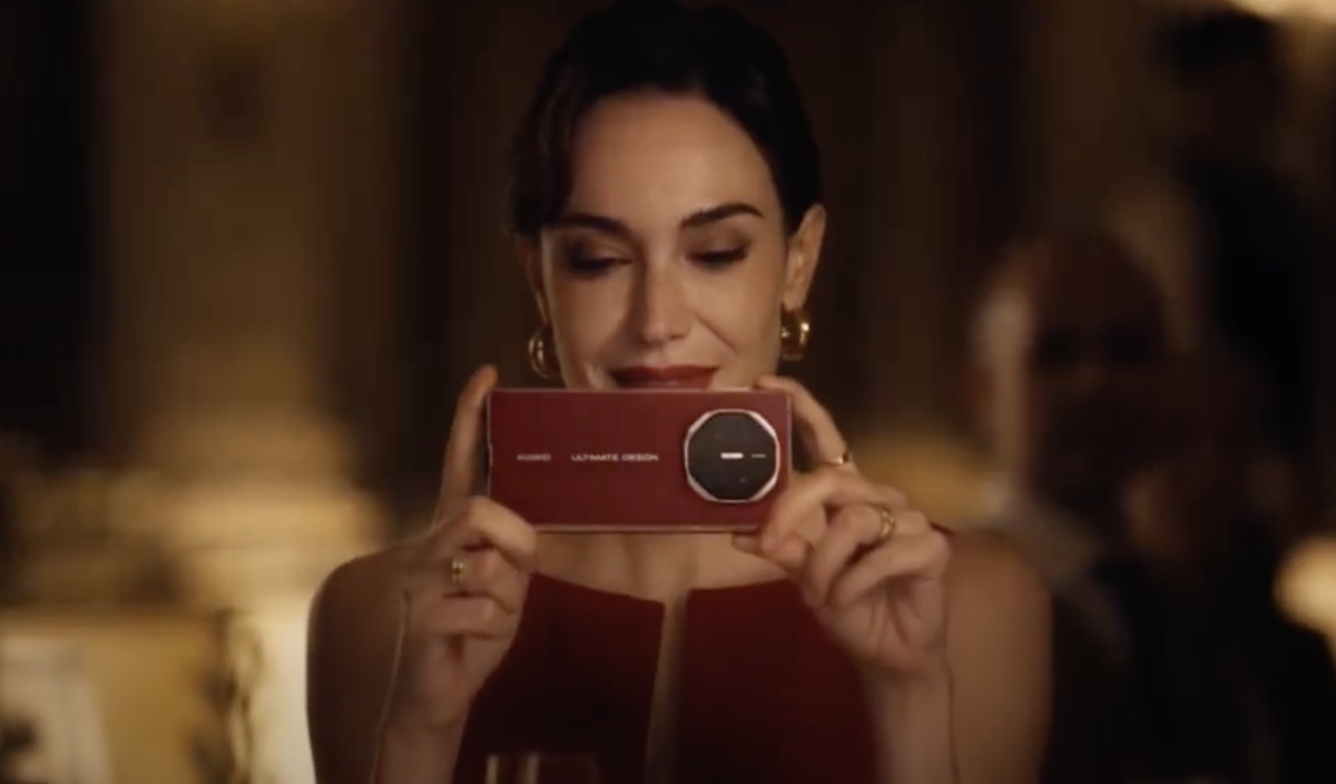 Galleria foto 'Huawei: ecco Mate XT, lo smartphone con tre schermi' - foto 9