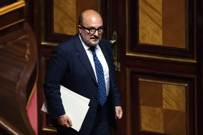 Sangiuliano lascia e mette fine all’agonia