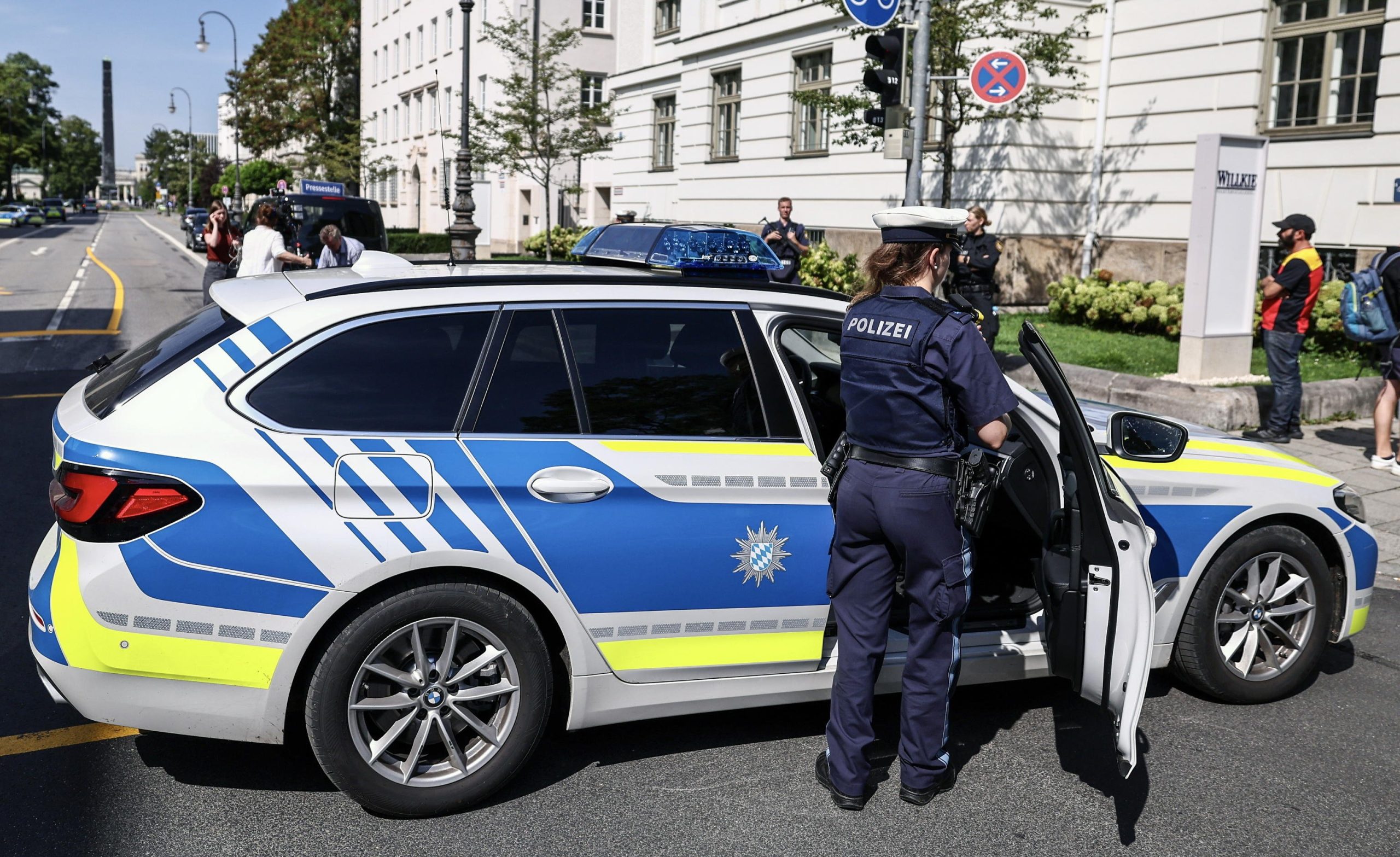 Spari vicino al consolato israeliano a Monaco di Baviera, ucciso un uomo armato – VIDEO