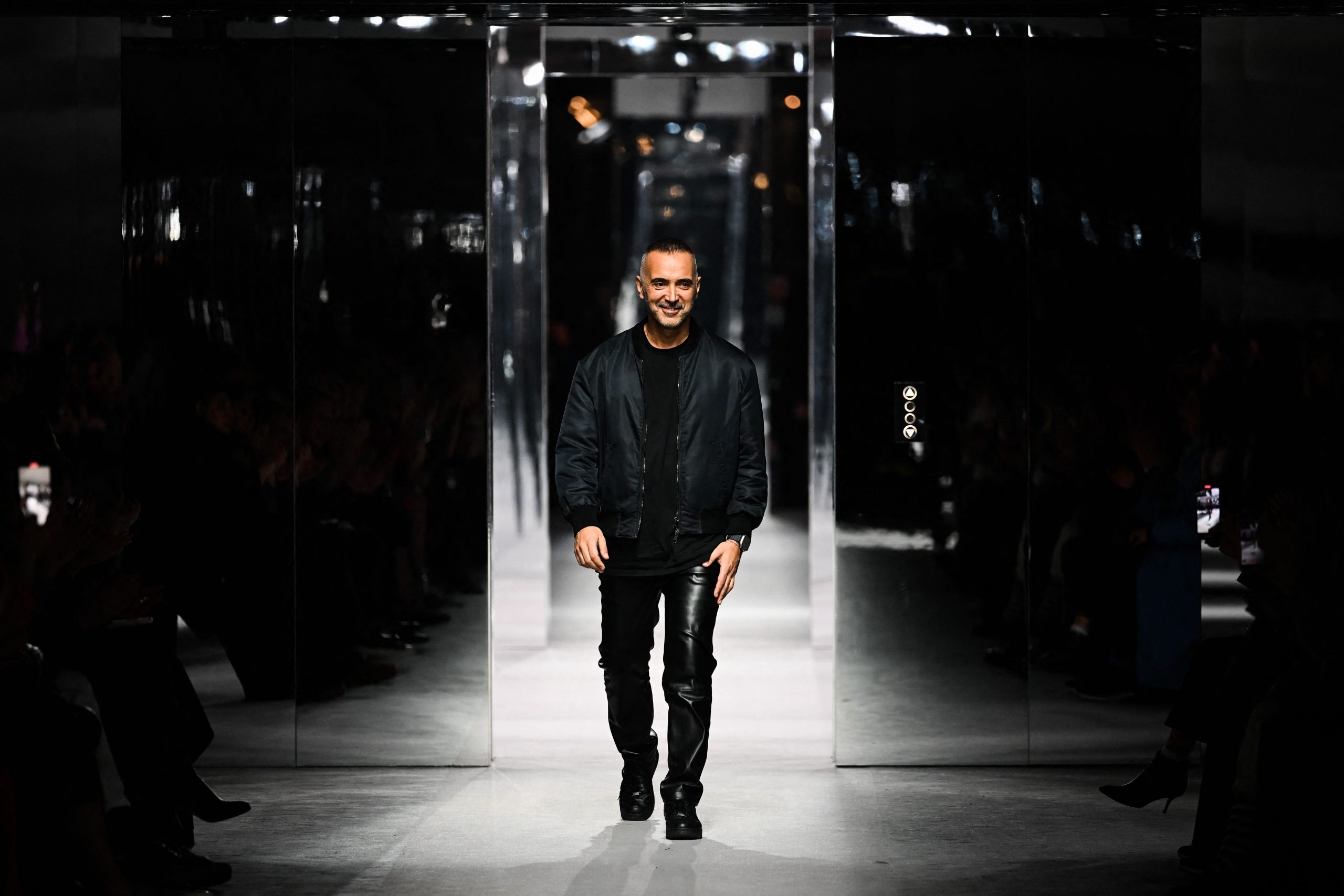 Continua il valzer di poltrone nella moda Continua il valzer di poltrone nella moda