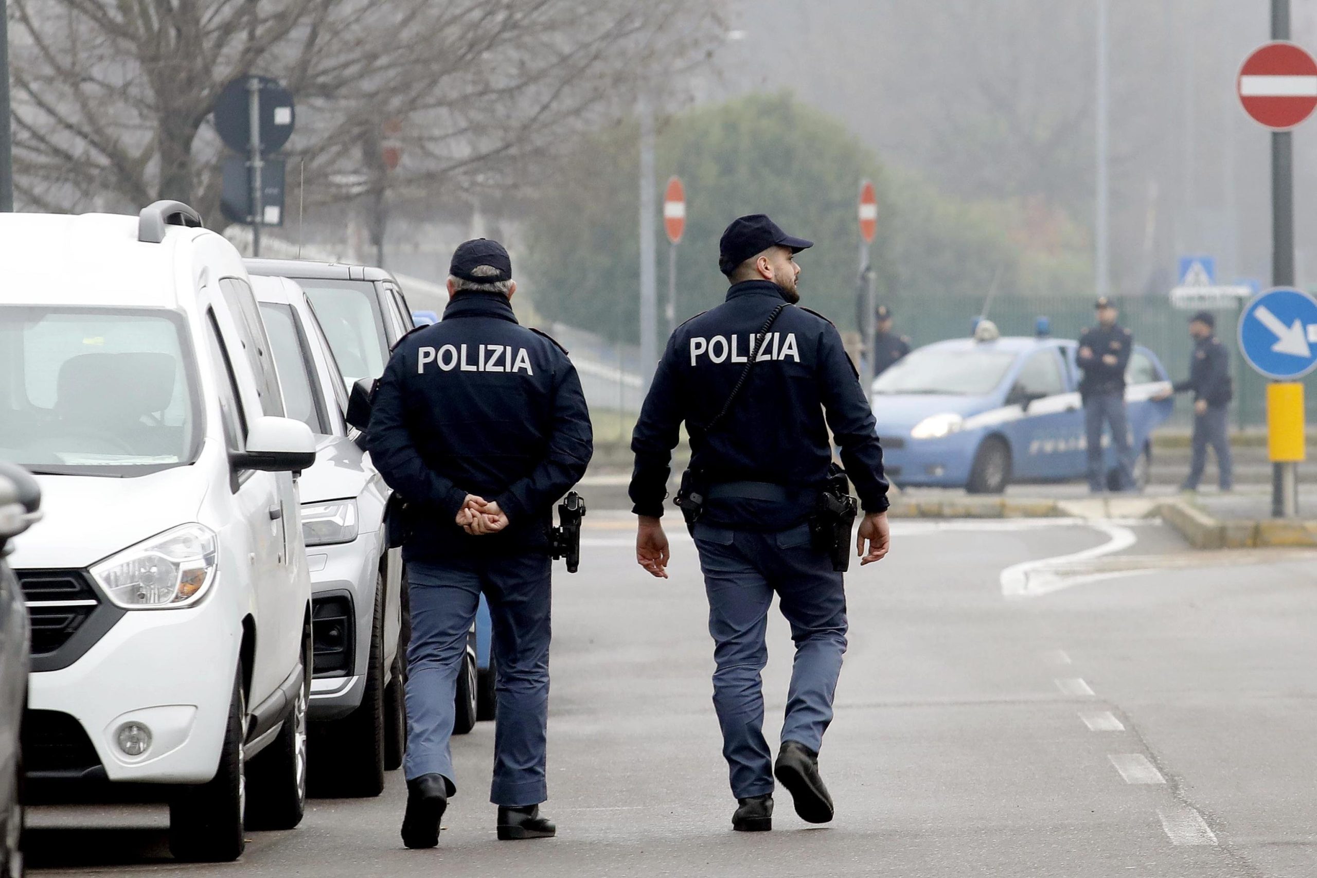 Poliziotti, mortificati e mazziati