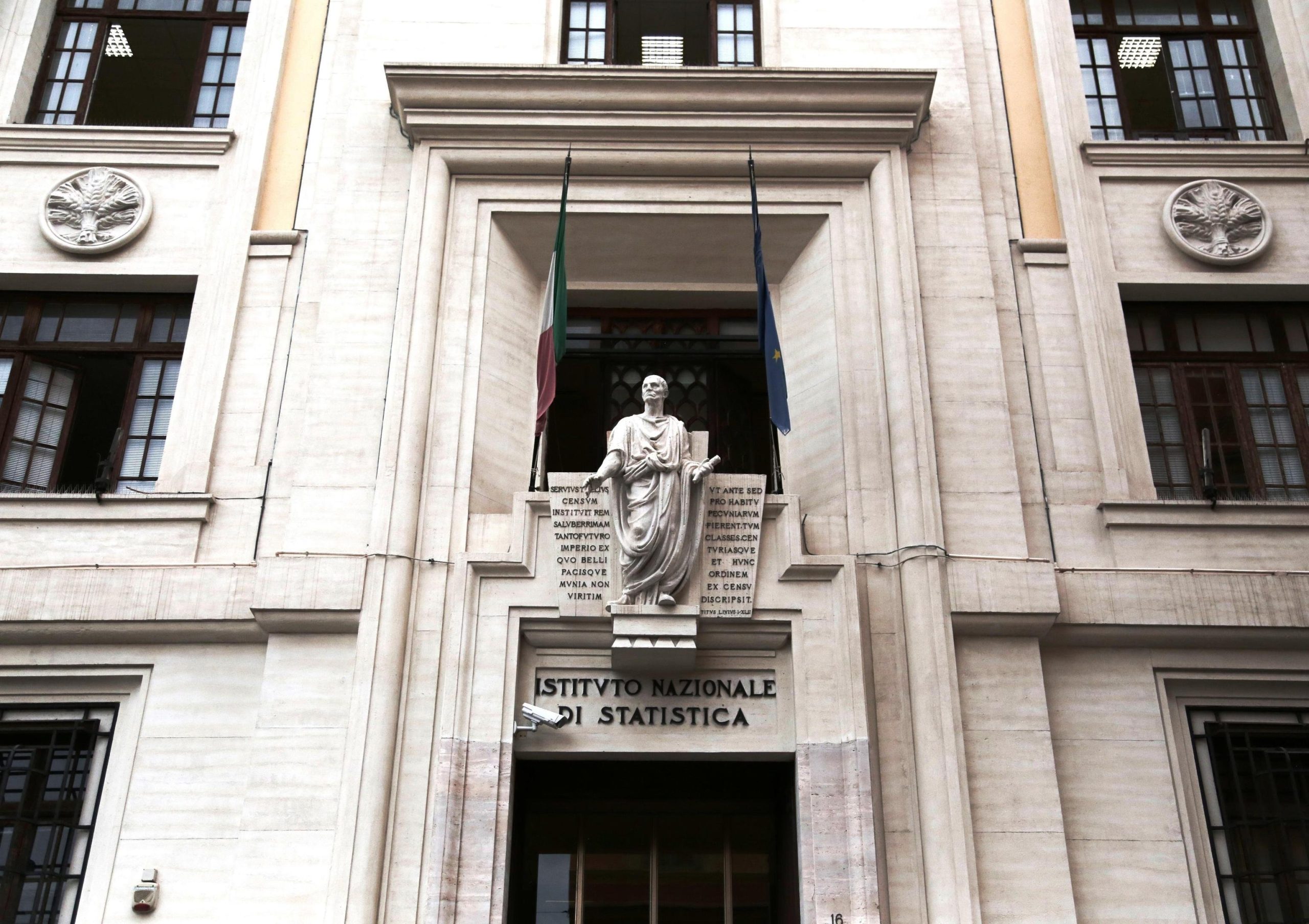 Salari in crescita, ma quasi 7 milioni di lavoratori in attesa del rinnovo contrattuale