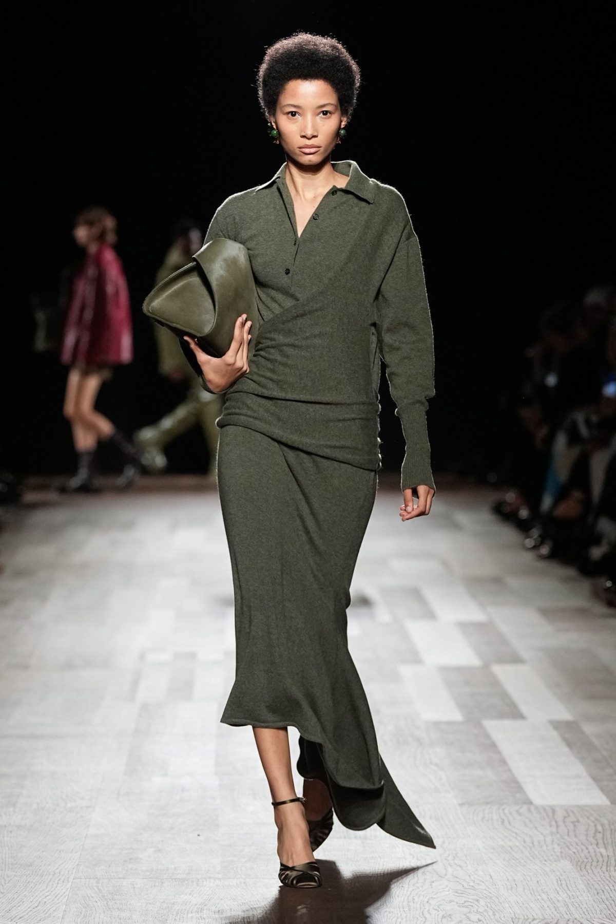 Galleria foto 'Tendenze autunno 2024: midi mania' - foto 4