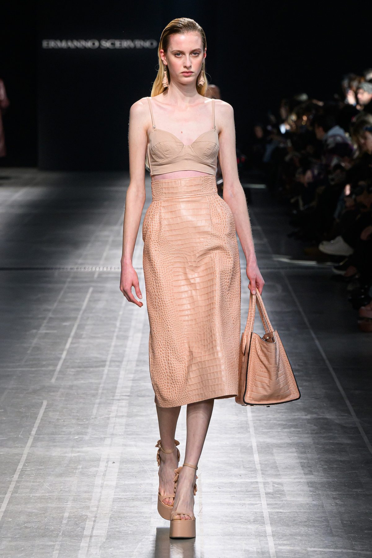 Galleria foto 'Tendenze autunno 2024: midi mania' - foto 12