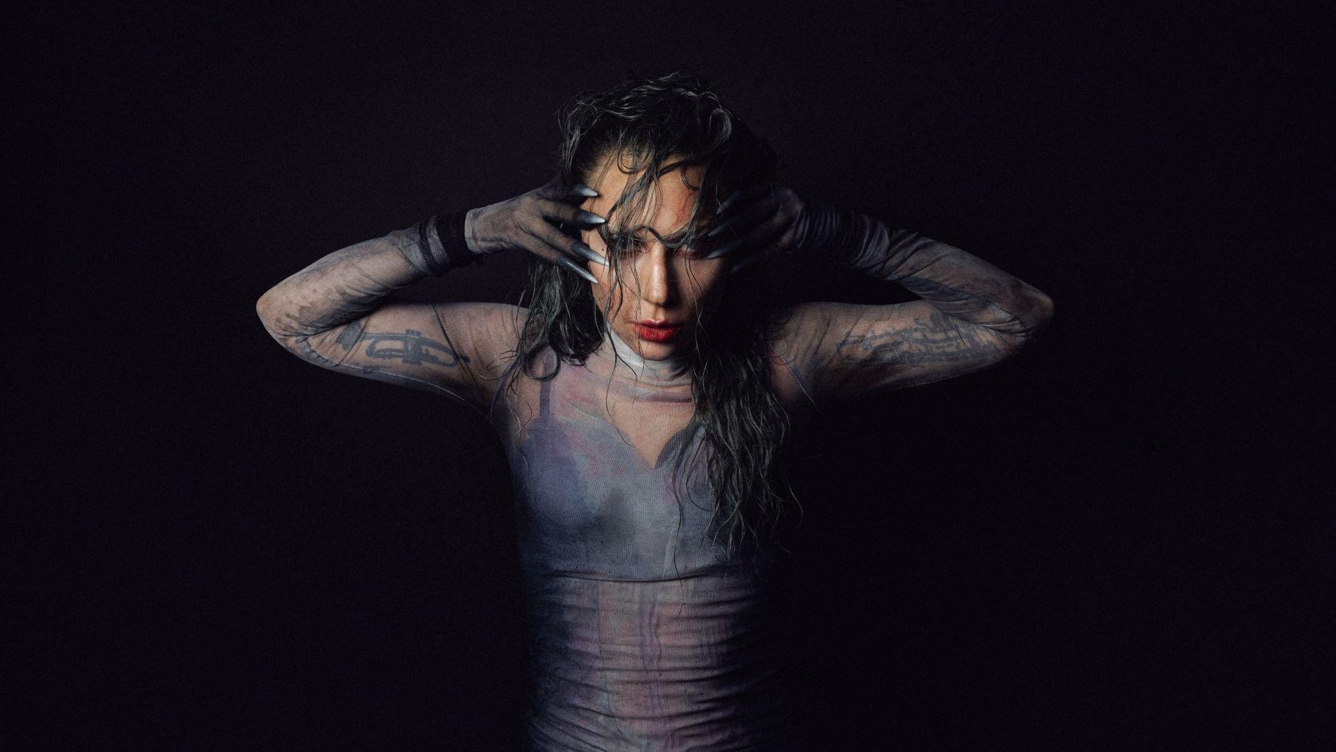 Il lato oscuro di Lady Gaga nel nuovo singolo Disease Il lato oscuro di Lady Gaga nel nuovo singolo Disease