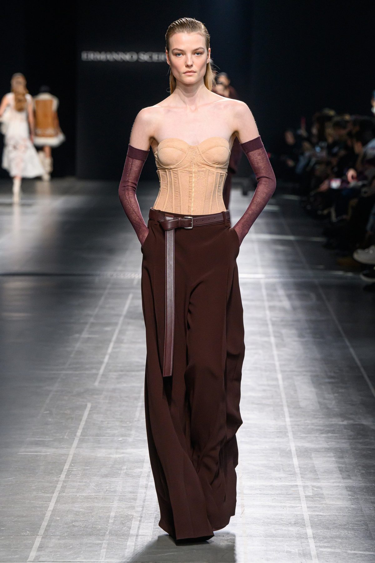 Galleria foto 'Tendenze autunno 2024: torna l’estetica boudoir' - foto 3