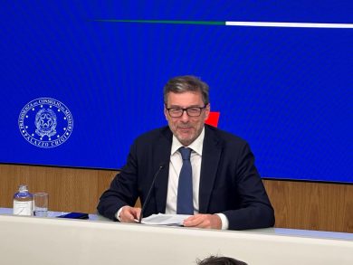 Manovra da 30 miliardi: “Benefici per cittadini e imprese, banche e ministeri fanno i sacrifici”