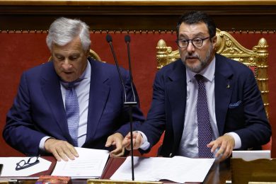 Banche: scontro Forza Italia-Lega sugli extraprofitti. Al Cdm di domani la resa dei conti