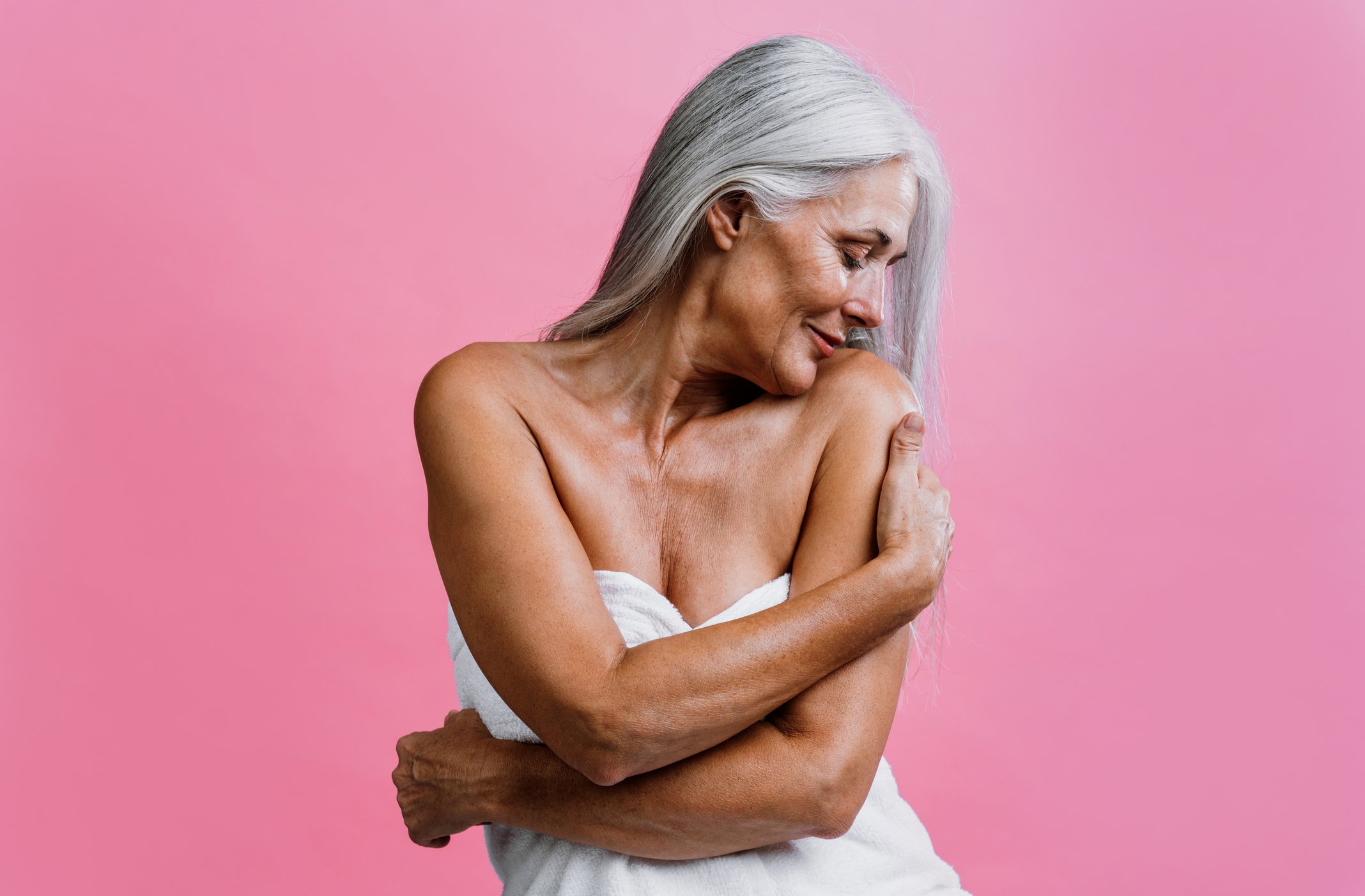 Menopausa: Un mondo rosa dove la parola d’ordine è solidarietà femminile