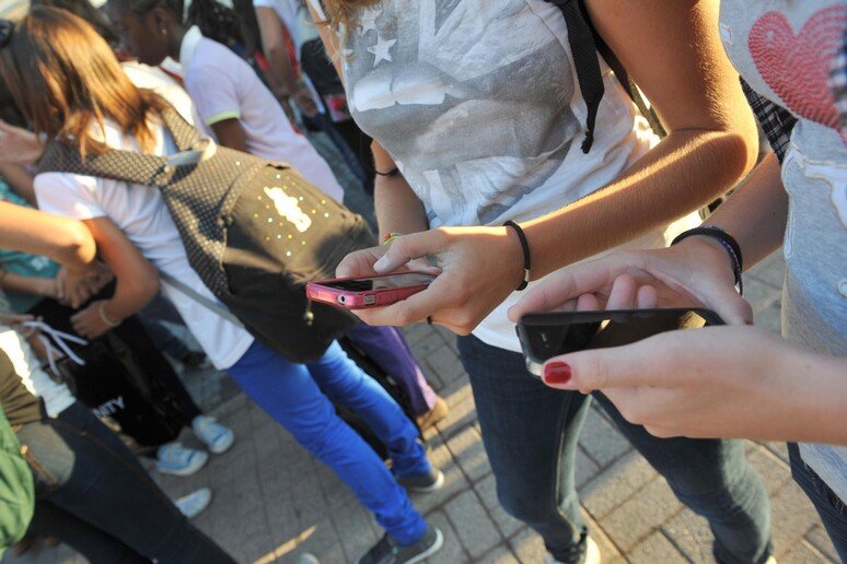 L’Australia vieta i social media agli under 16