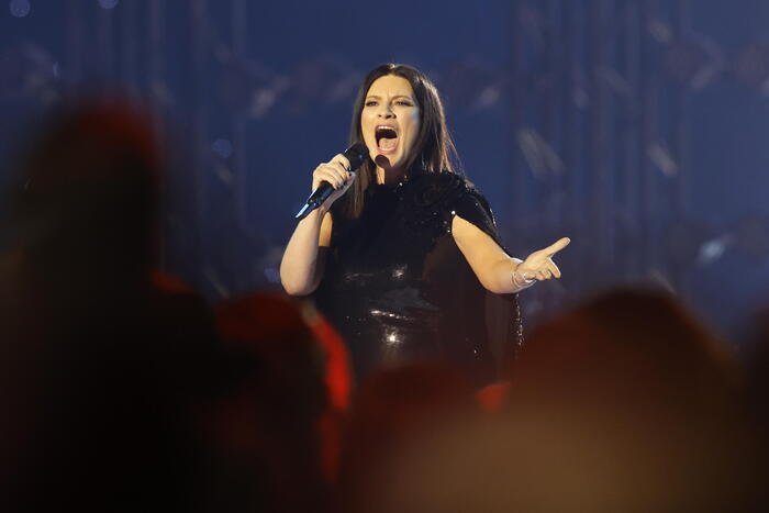 Laura Pausini ospite speciale a Verissimo