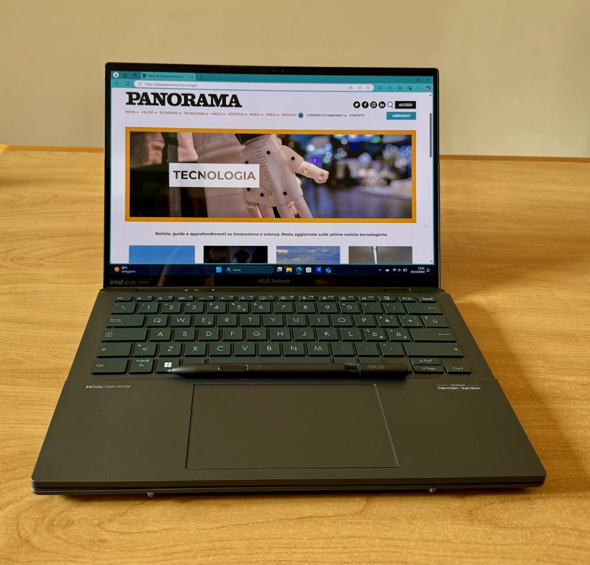 Galleria foto 'Asus Zenbook Duo Oled, il gioco al raddoppio originale e vincente' - foto 13