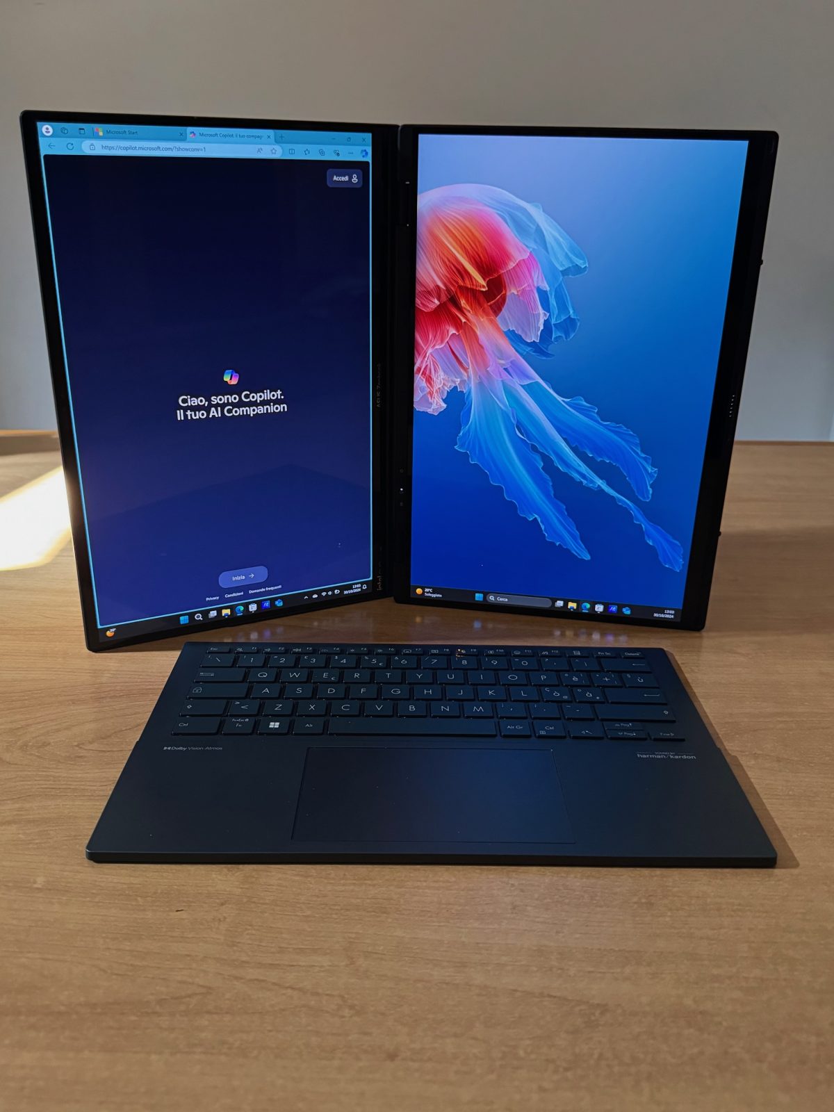 Galleria foto 'Asus Zenbook Duo Oled, il gioco al raddoppio originale e vincente' - foto 10
