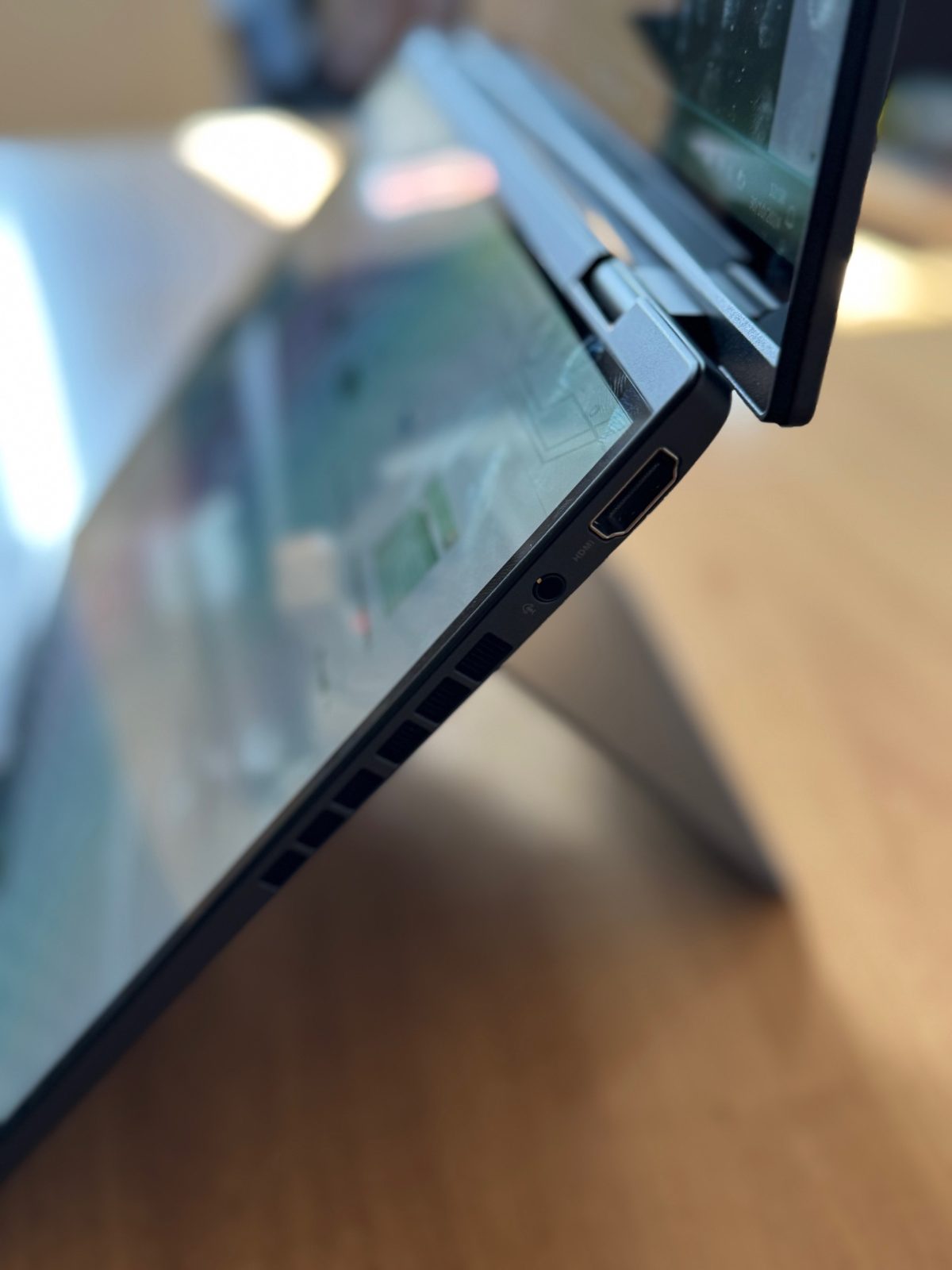 Galleria foto 'Asus Zenbook Duo Oled, il gioco al raddoppio originale e vincente' - foto 8