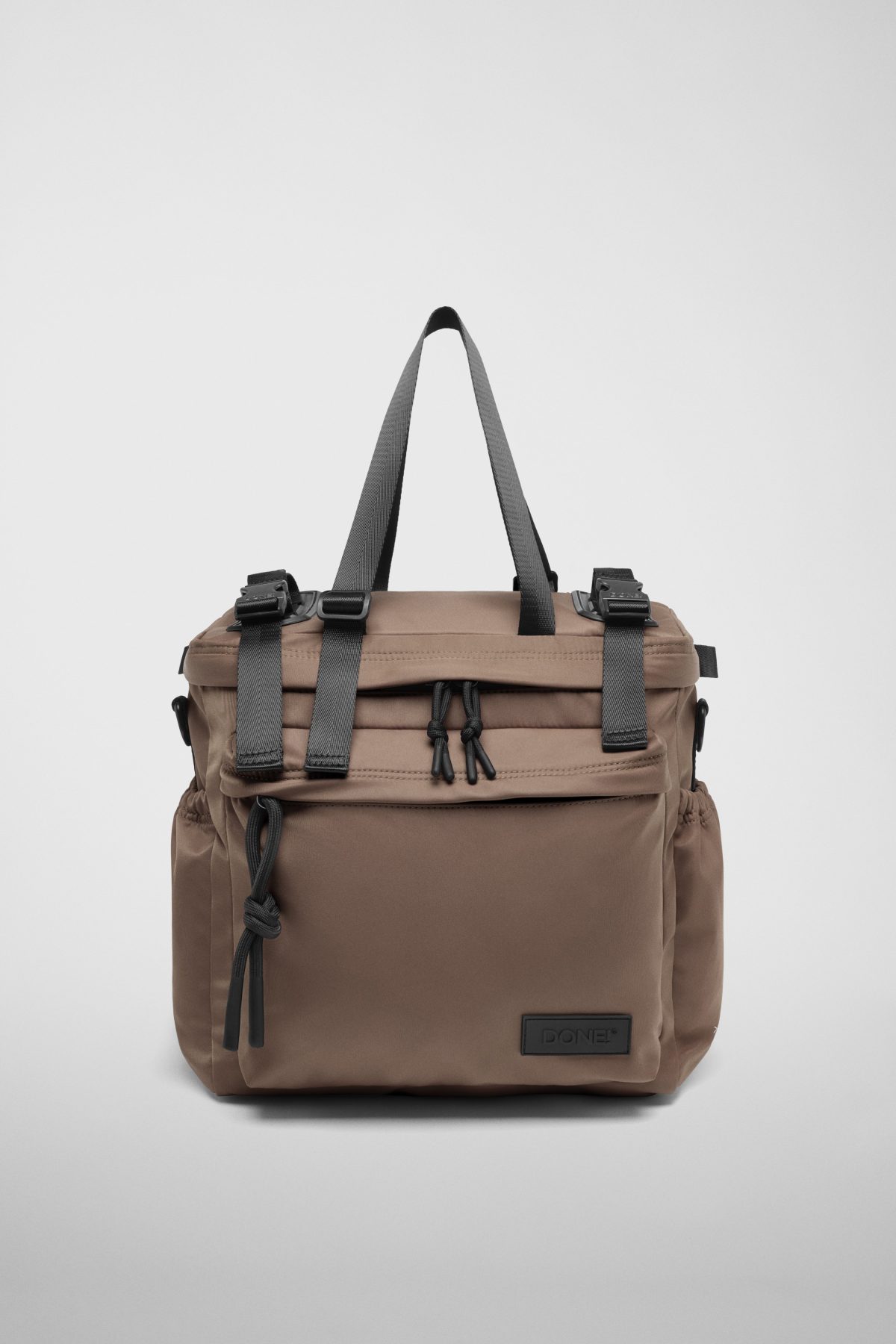 Galleria foto 'Mocha Mousse: come indossare il Pantone 2025' - foto 17