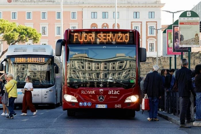 Sciopero generale, scontri e disagi in tutta Italia: caos tra trasporti e proteste