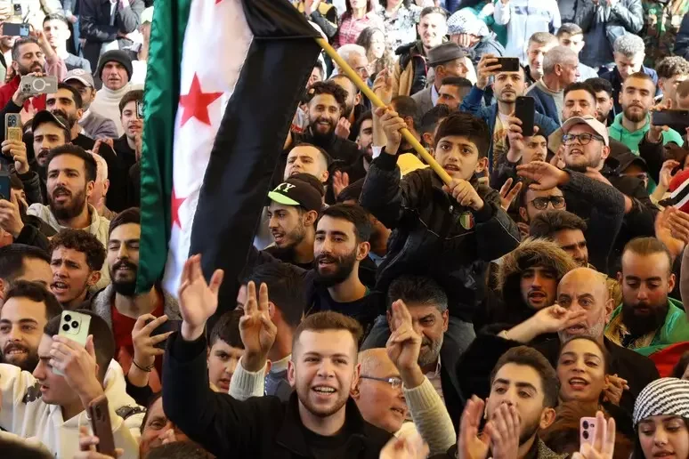 Siria, esecuzioni sommarie dei fedeli di Assad e caccia alle minoranze religiose