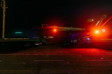 Caccia in decollo scambiato per missile in arrivo, abbattuto da fuoco amico F-18 americano