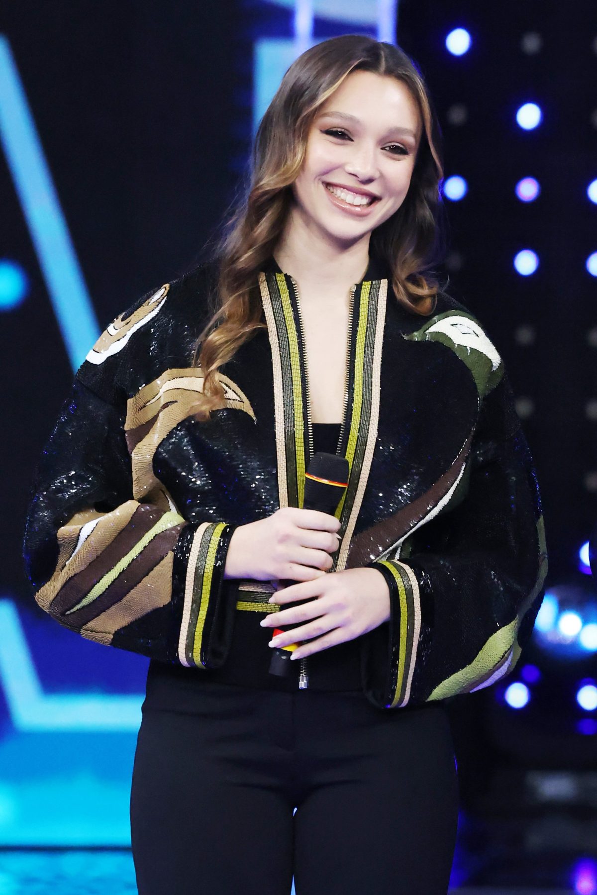 Galleria foto 'Sanremo 2025: i primi look dei Big in gara a febbraio' - foto 4