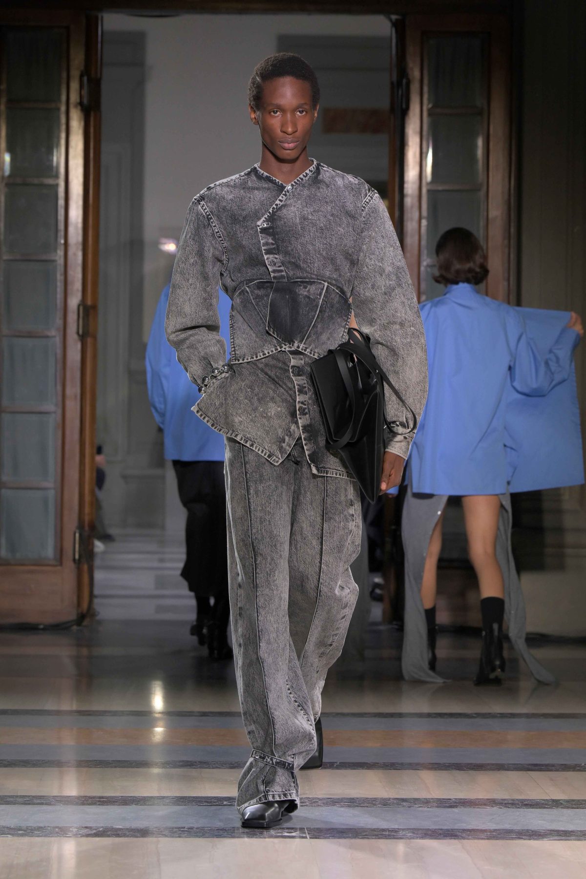 Galleria foto 'Setchu a Pitti 107 trasforma un origami in arte da indossare' - foto 3