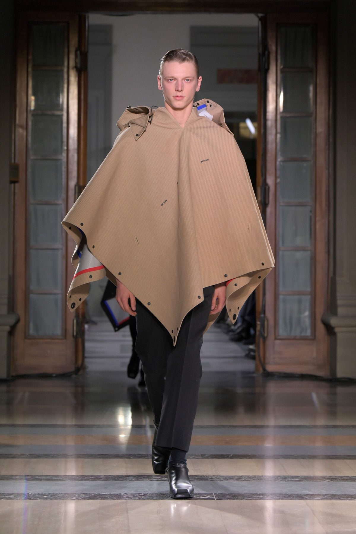 Galleria foto 'Setchu a Pitti 107 trasforma un origami in arte da indossare' - foto 5