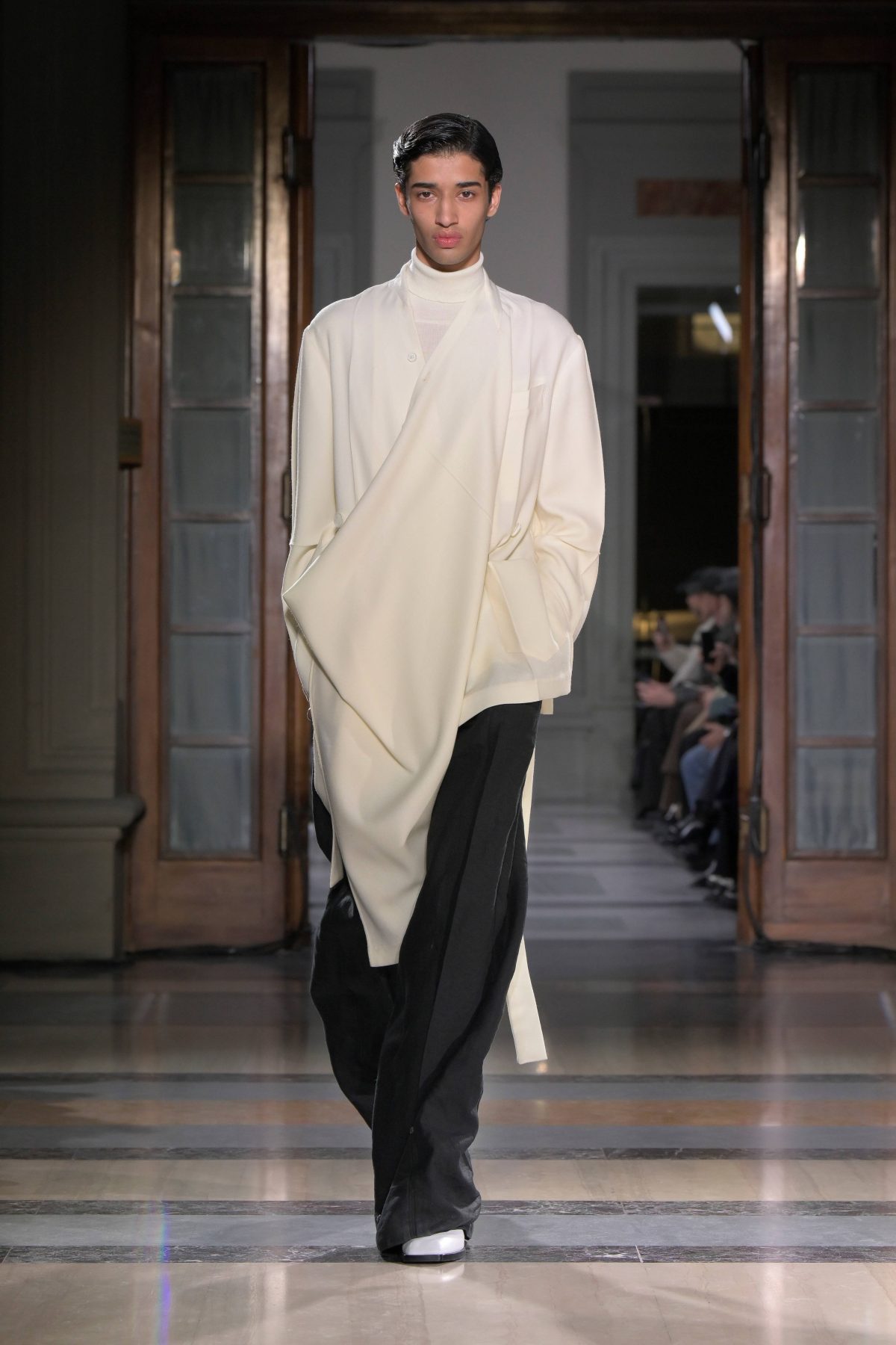 Galleria foto 'Setchu a Pitti 107 trasforma un origami in arte da indossare' - foto 7