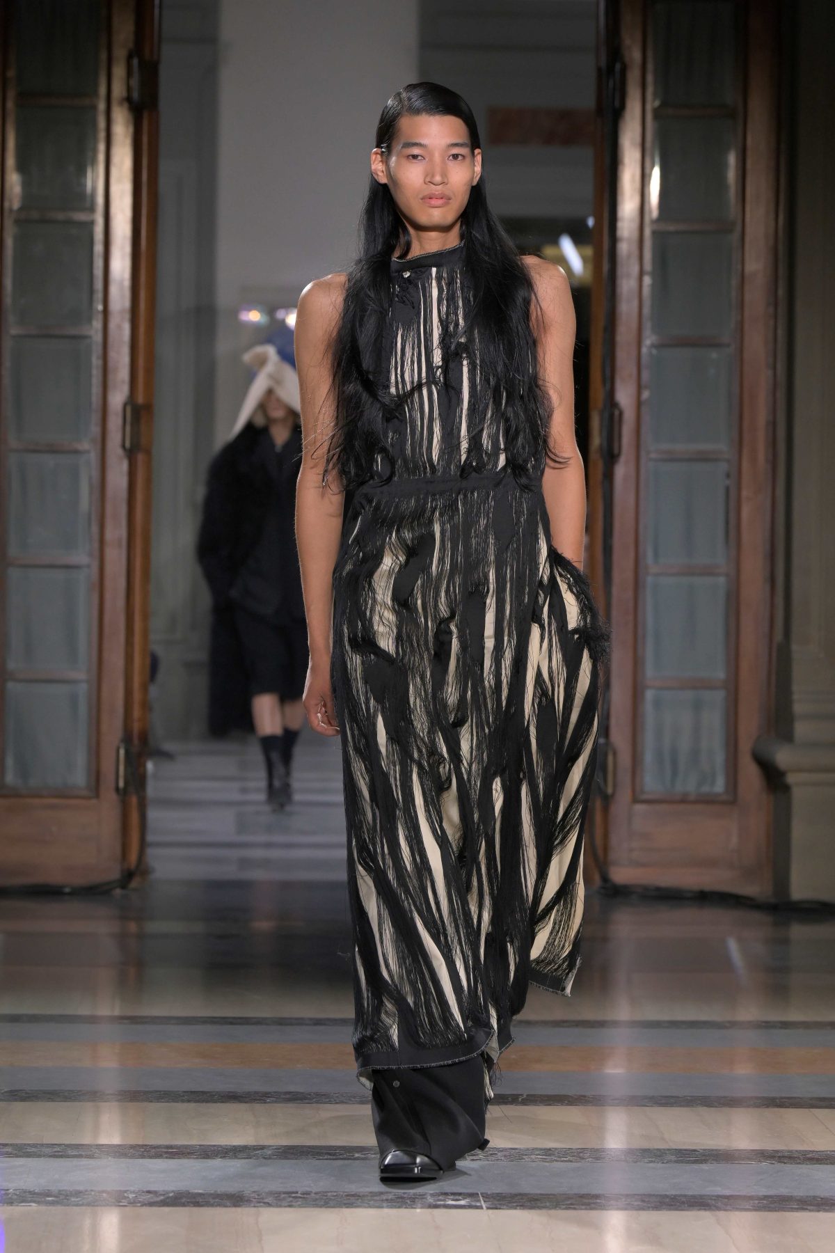 Galleria foto 'Setchu a Pitti 107 trasforma un origami in arte da indossare' - foto 9