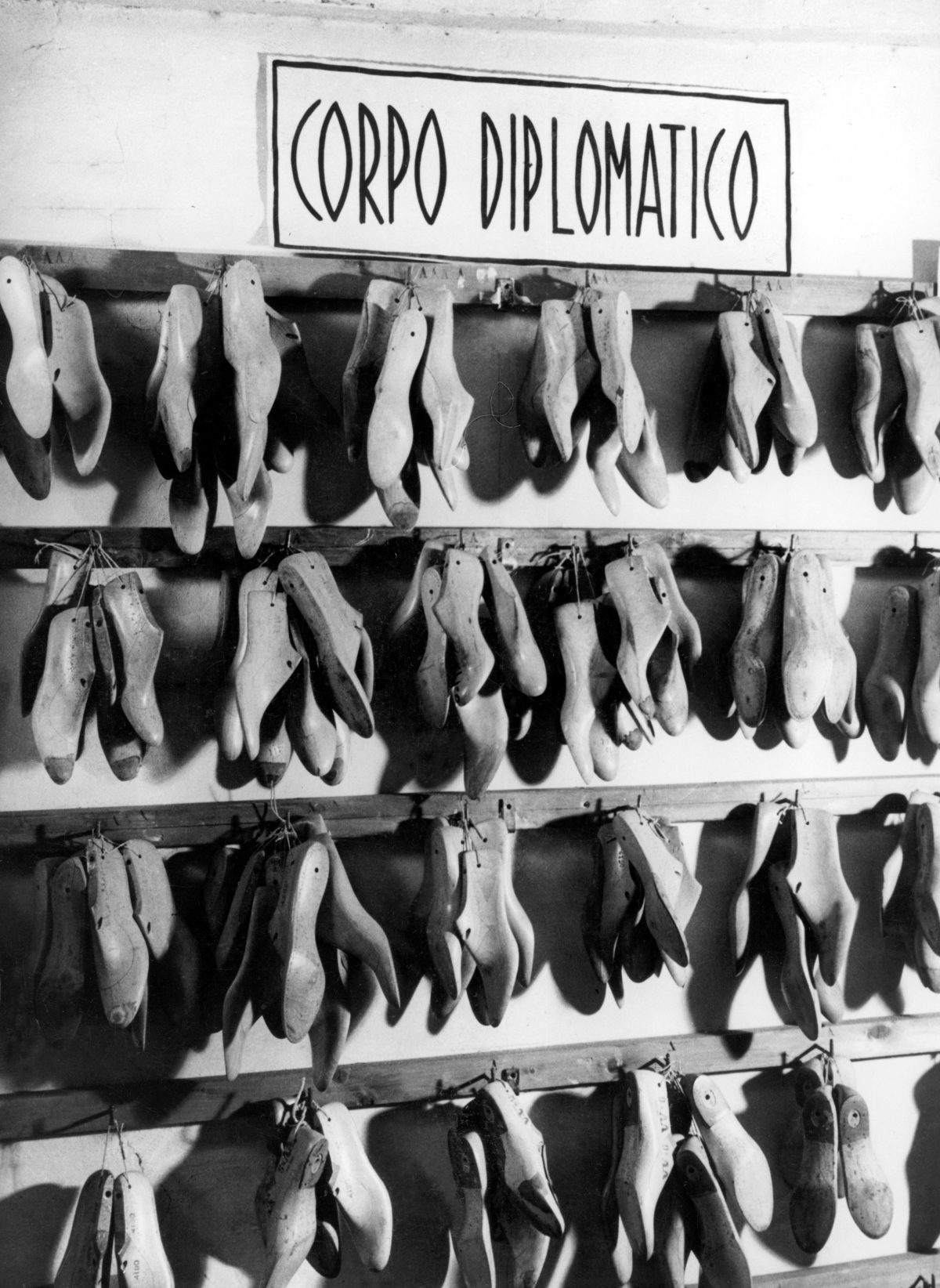 Galleria foto 'Ferragamo porta a Pitti la storia della sua Tramezza' - foto 7