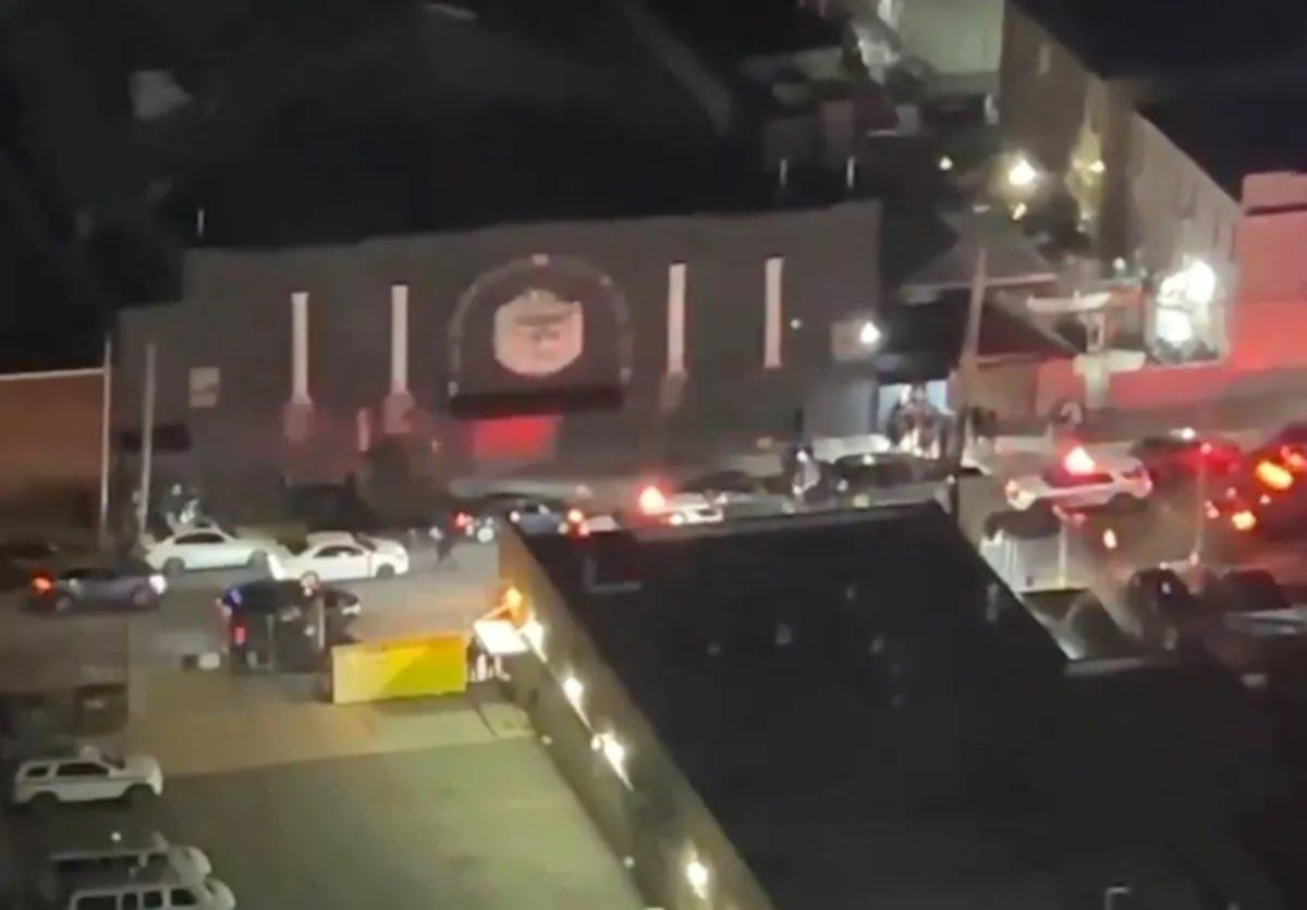 Sparatoria di massa in un nightclub di New York. Il primo bilancio è di 11 feriti