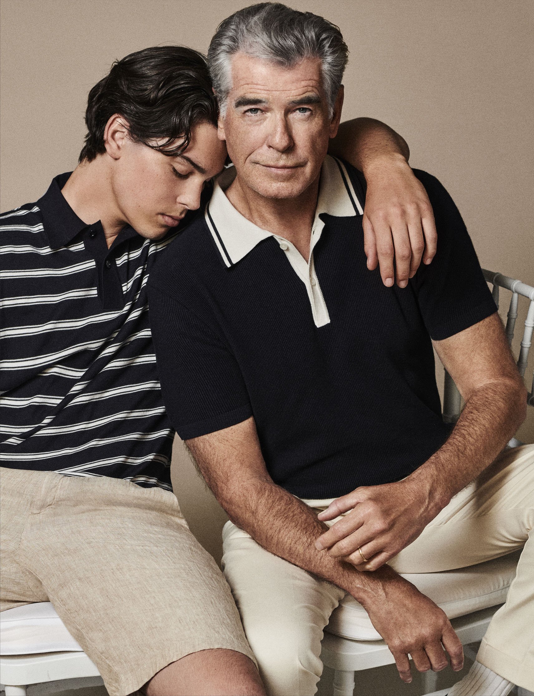 Pierce Brosnan è protagonista, insieme al figlio, della nuova campagna Paul & Shark Pierce Brosnan è protagonista, insieme al figlio, della nuova campagna Paul & Shark