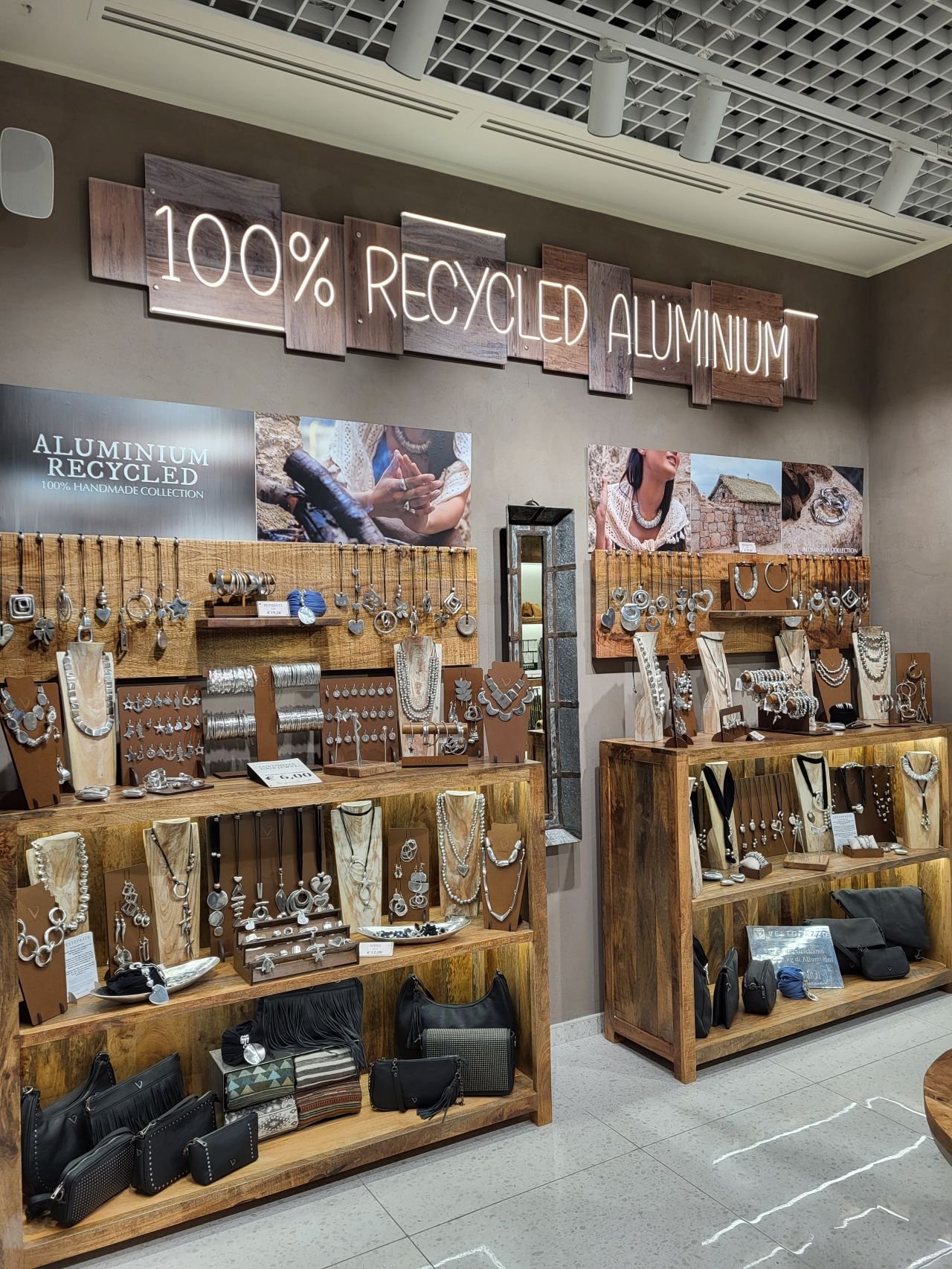 Apre all’aeroporto di Fiumicino il nuovo store Vestopazzo Apre all’aeroporto di Fiumicino il nuovo store Vestopazzo