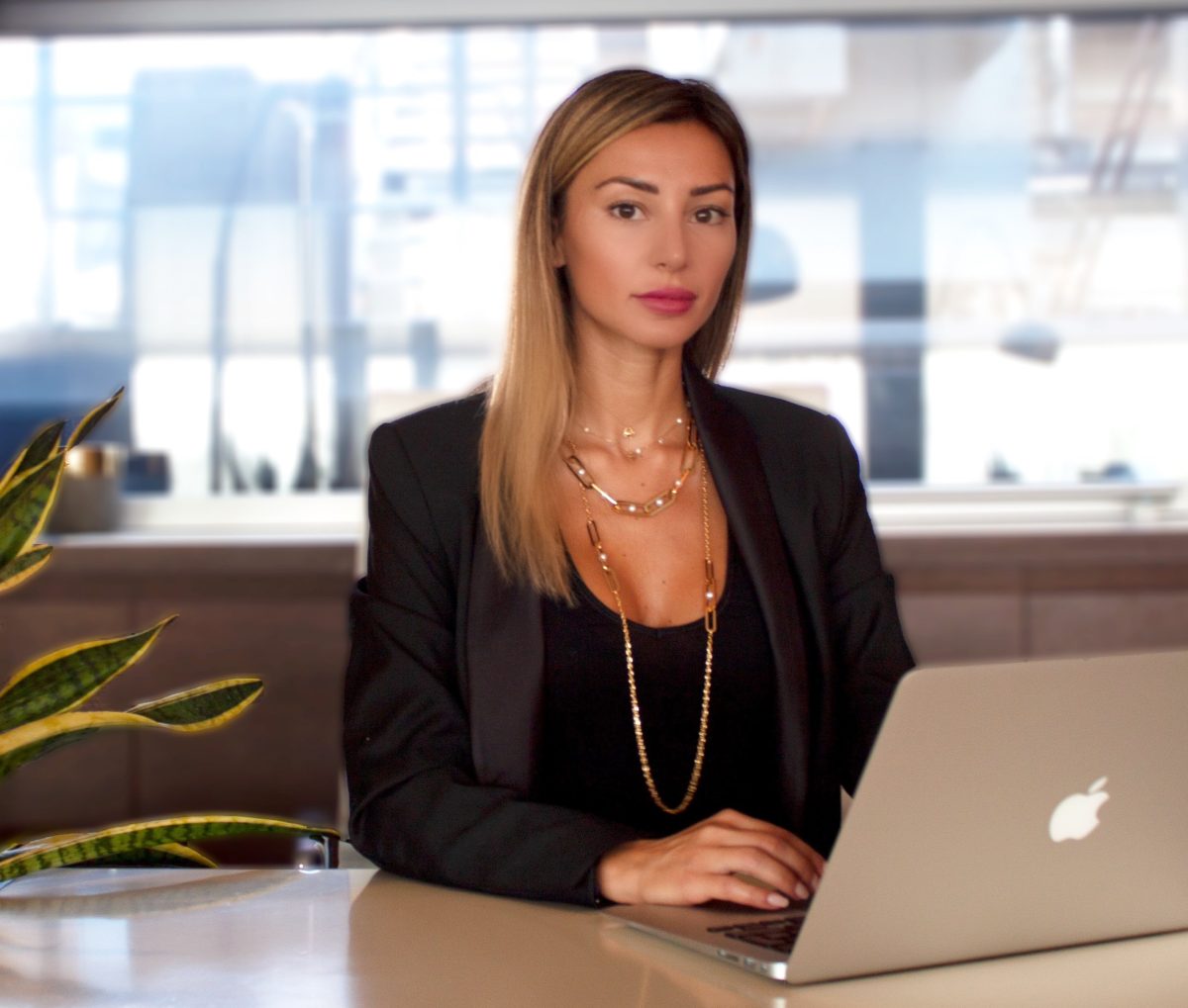 Galleria foto 'Rebecca: «I nostri gioielli rivelano la bellezza intrinseca di ogni donna»' - foto 6