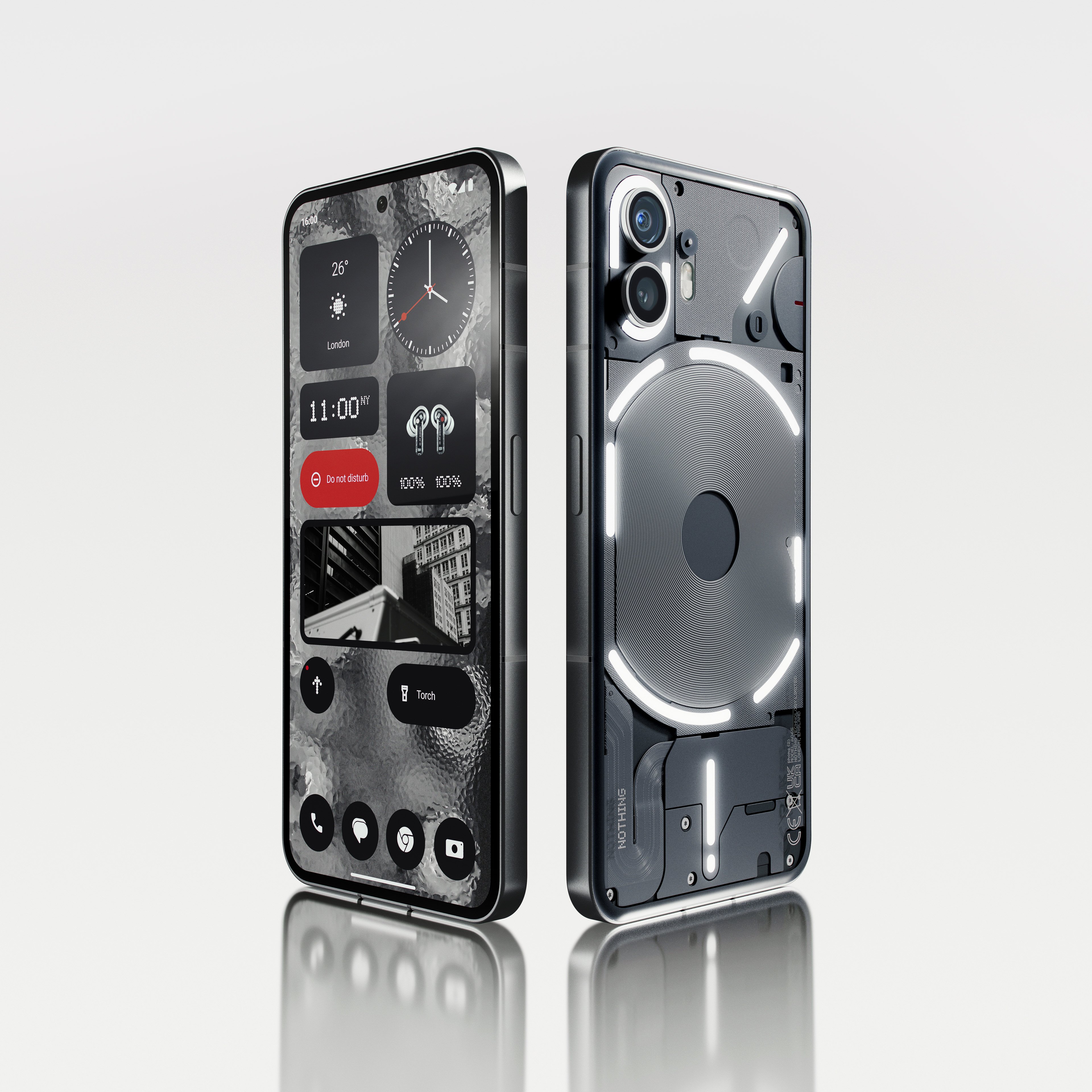 Naked, la moda della tecnologia nuda