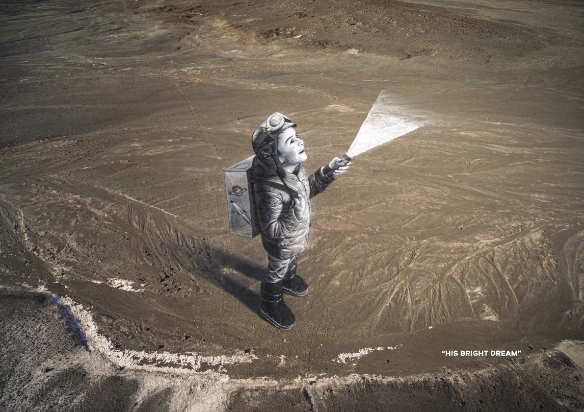 Swatch e Saype danno vita a opere effimere che catturano la meraviglia dell’universo Swatch e Saype danno vita a opere effimere che catturano la meraviglia dell’universo