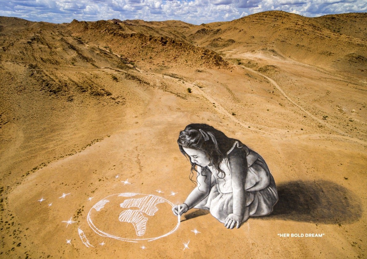 Swatch e Saype danno vita a opere effimere che catturano la meraviglia dell’universo Swatch e Saype danno vita a opere effimere che catturano la meraviglia dell’universo