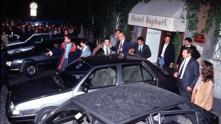 Storia riveduta e scorretta del signor Bettino Craxi (e di questi nostri anni)