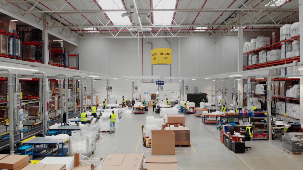 Galleria foto 'Solidarietà e impresa, l’esempio di Deles con e per gli ucraini' - foto 3