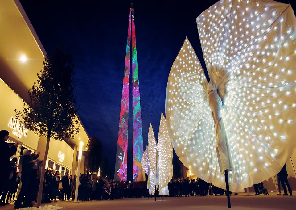 Le strade dei grandi mall si animano con la magia del Natale