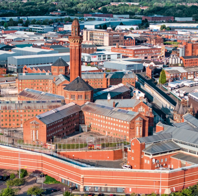 Carceri del Regno Unito sotto attacco: droni minano la sicurezza del sistema penitenziario