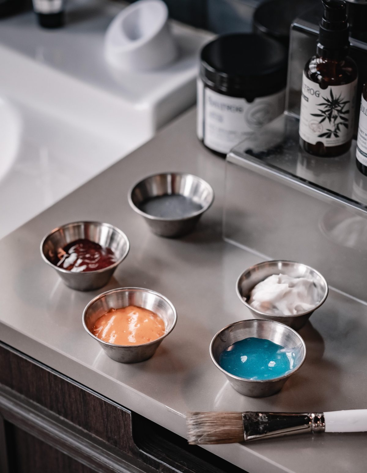 Galleria foto 'Design e brillantina, tornano i tagli alla Elvis e Hollywood style' - foto 6