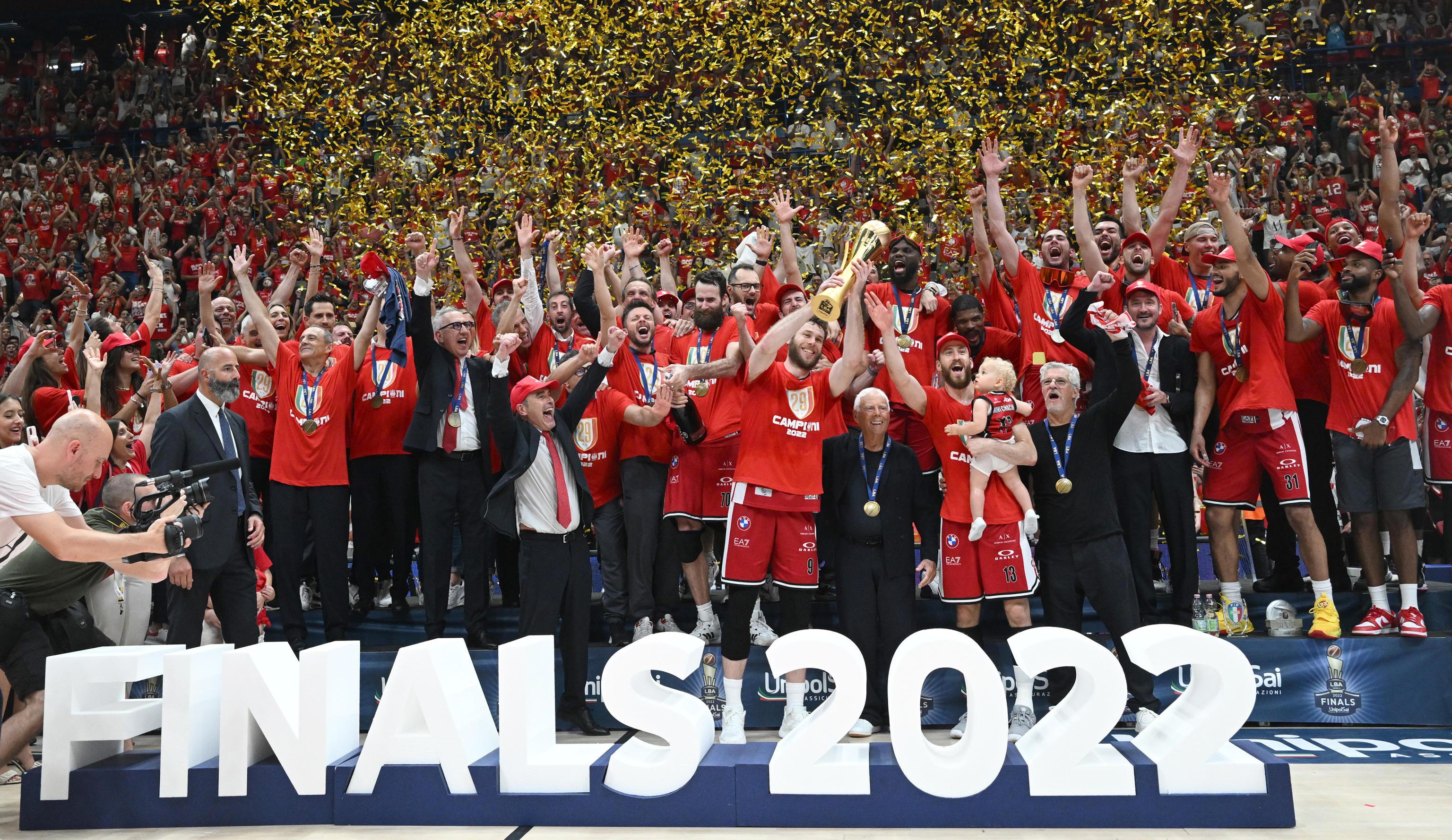 Lo scudetto di Armani