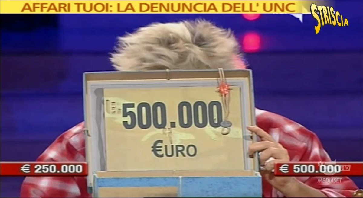 Galleria foto 'Striscia la notizia compie 36 anni: i casi più eclatanti del tg satirico' - foto 2