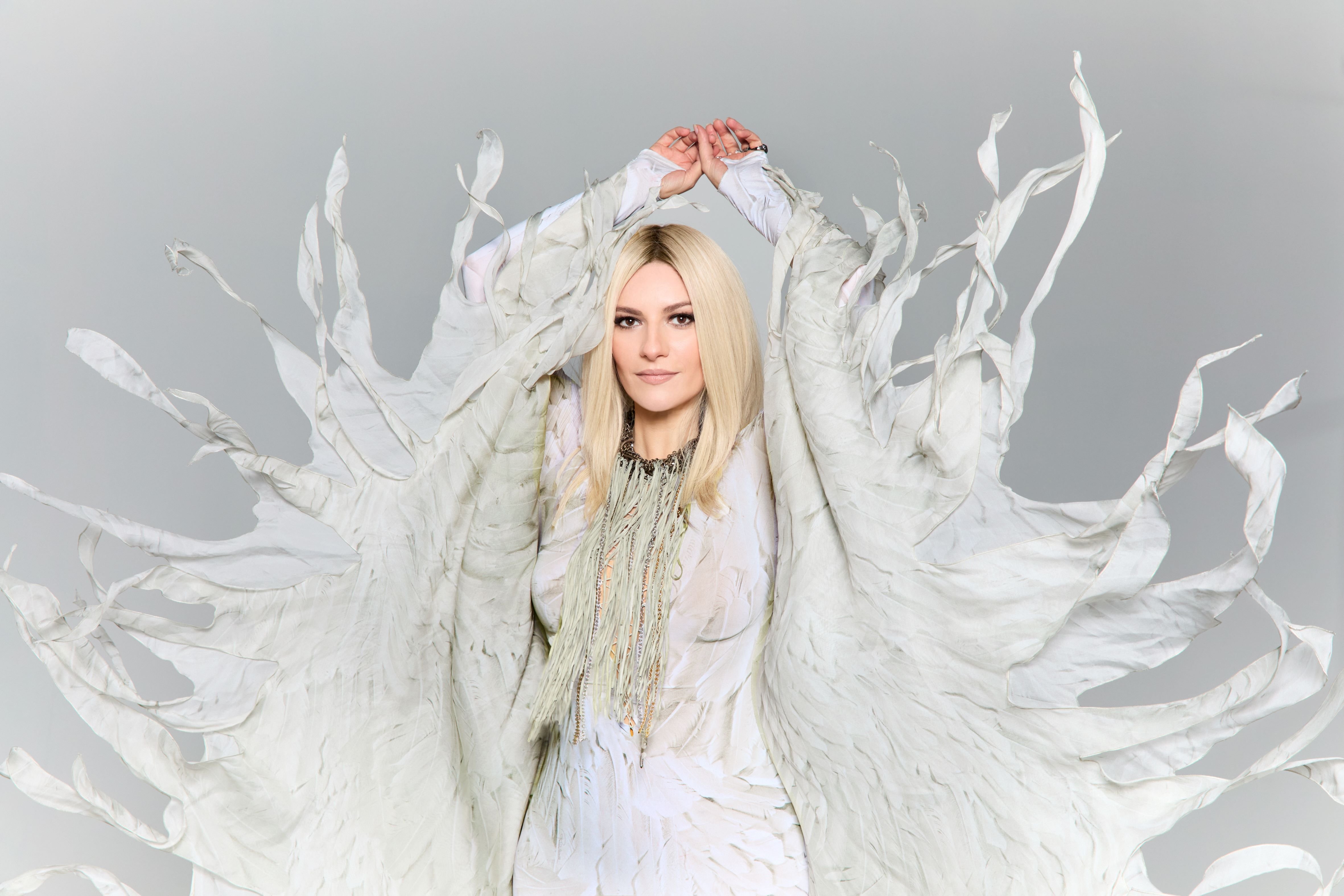 Laura Pausini torna con un nuovo singolo e con un cambio di look