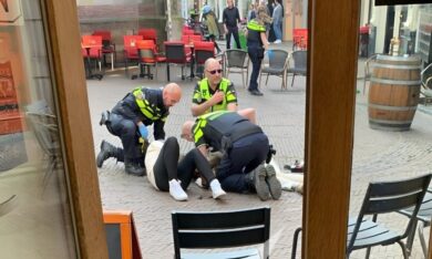 Accoltellamento a Amsterdam: cinque feriti vicino a piazza Dam, arrestato un sospettato