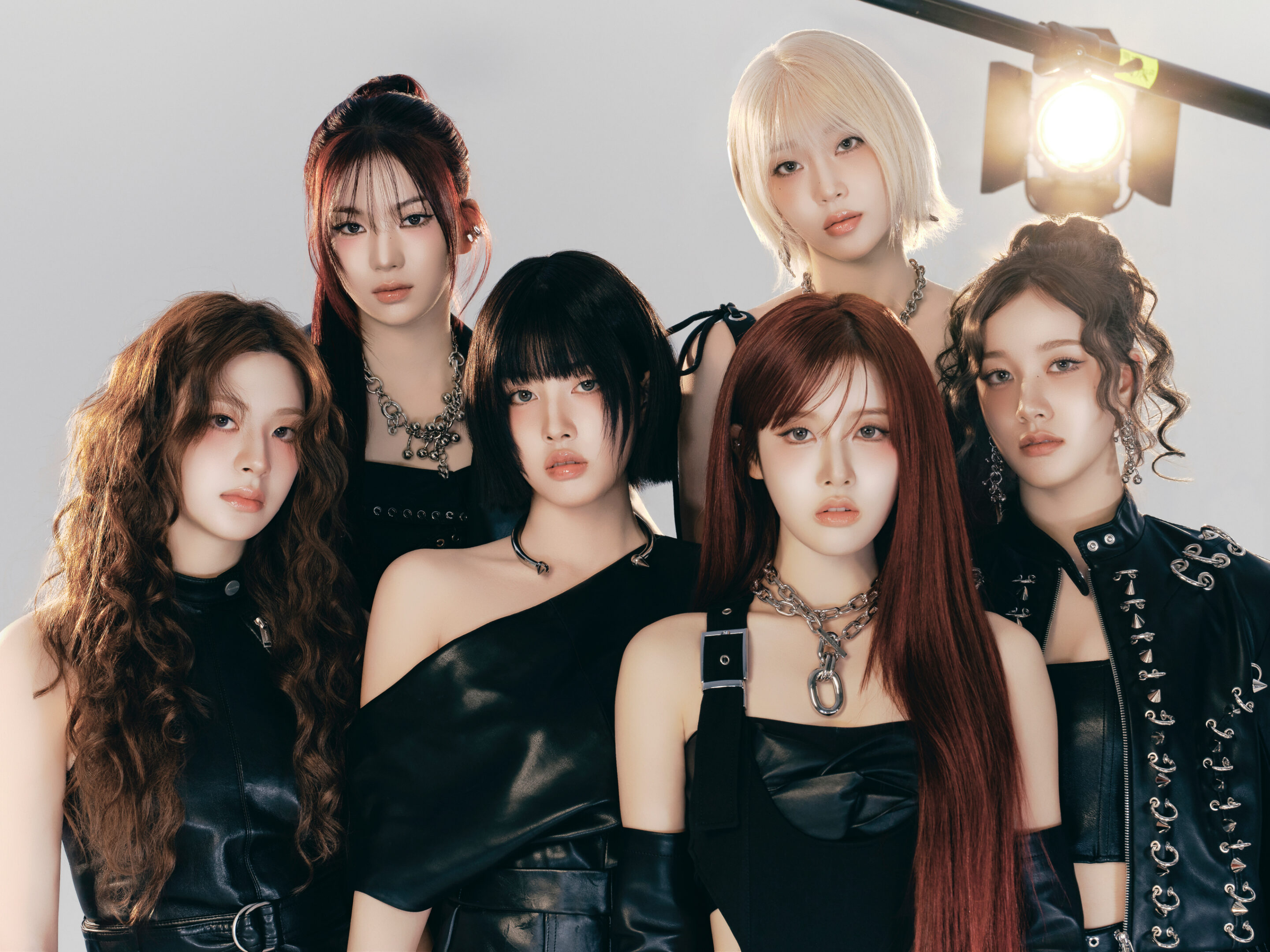 Le STAYC ridefiniscono il loro stile con [S]: sensualità, sicurezza e un sound più maturo