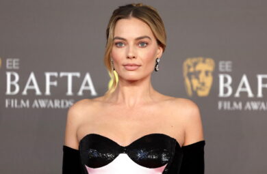 “Cime tempestose”, le prime foto sul set di Margot Robbie scatenano le polemiche
