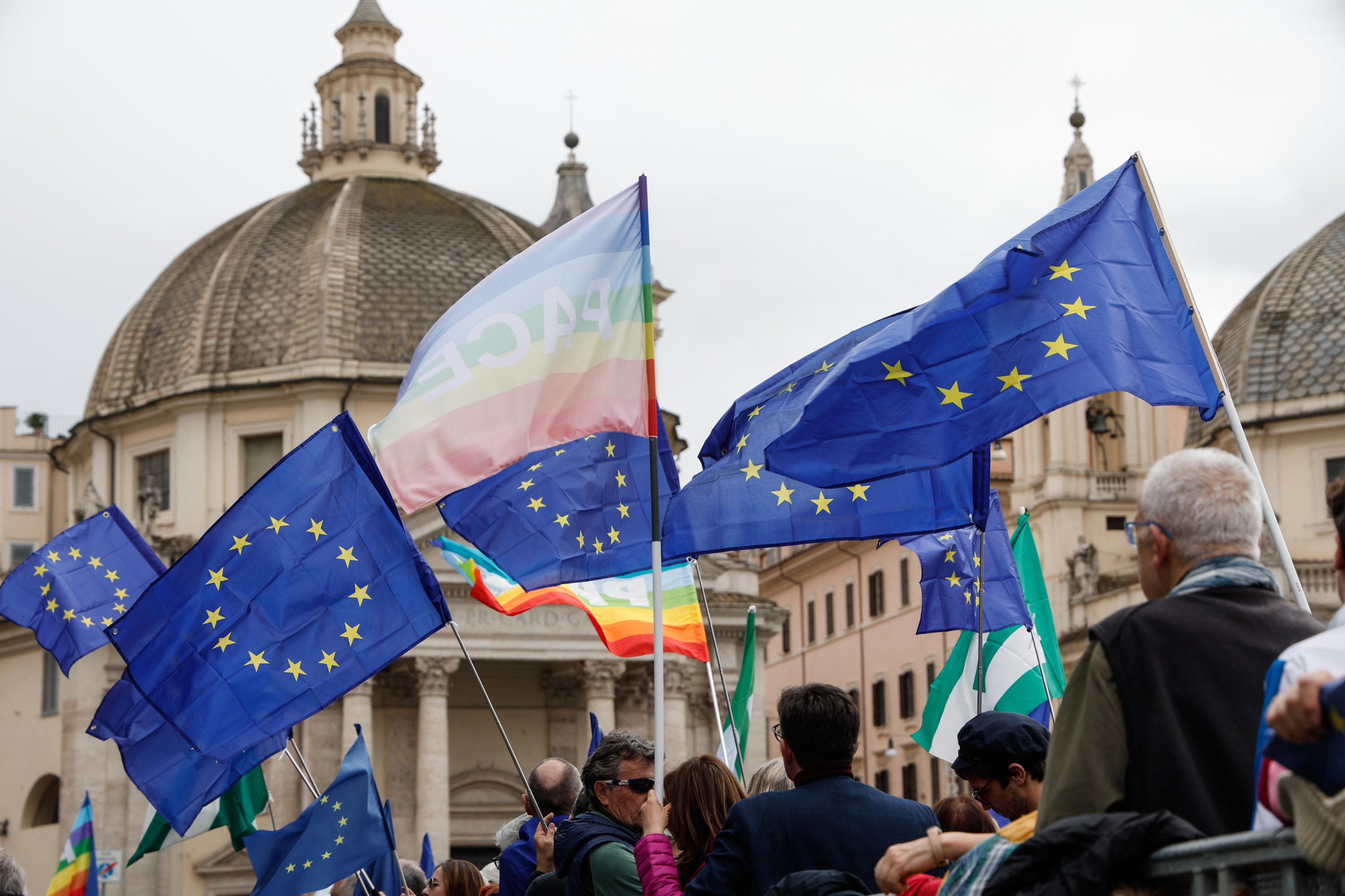 La procura di Roma apre un’indagine sulla manifestazione indetta da Serra il 15 marzo