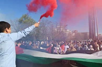 La festa per la fine del Ramadan tra preghiere, manifestazioni e polemiche