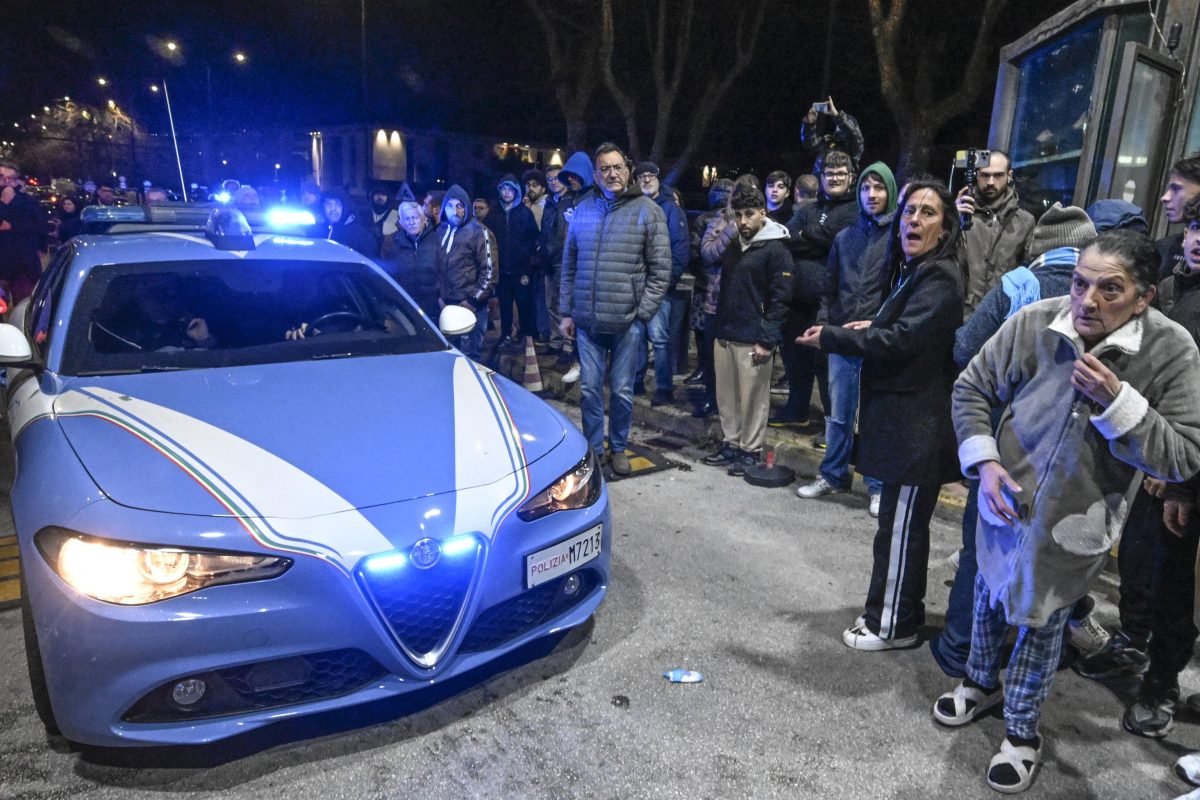 Terremoto ai Campi Flegrei. Paura e tensione con le forze dell’ordine